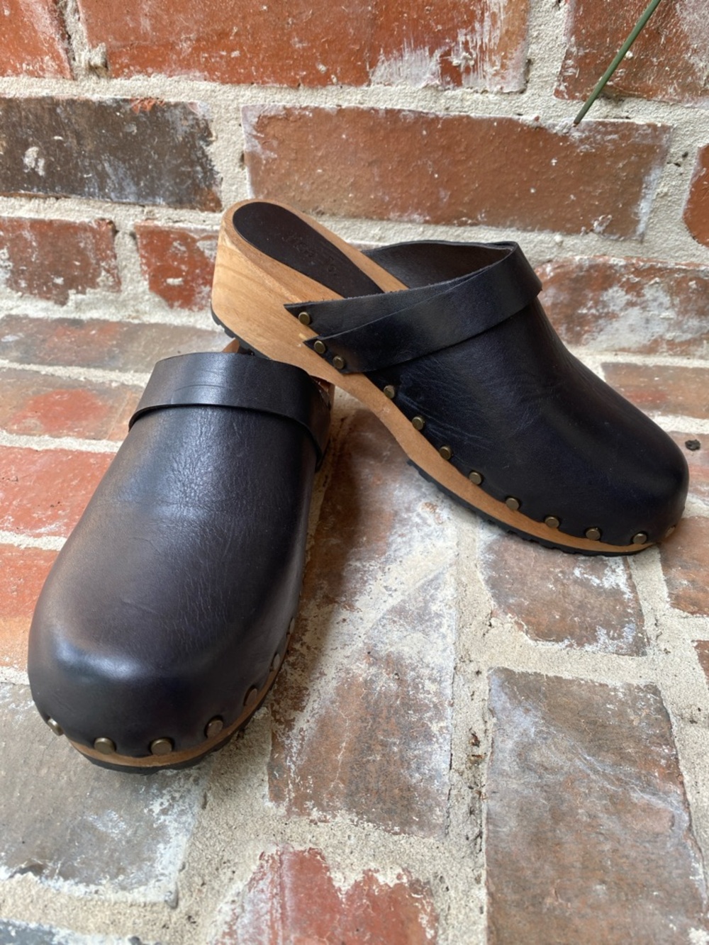 Classic Low Heel Clog in Black Leather Size 38